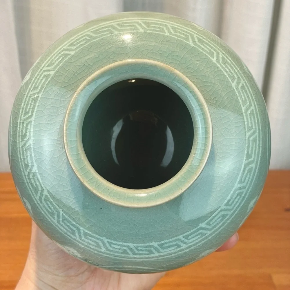 Korean Celadon Vase 4" Tall Bulbous Jar with Red Flowers Crane Decoration Sage - Picture 13 of 16